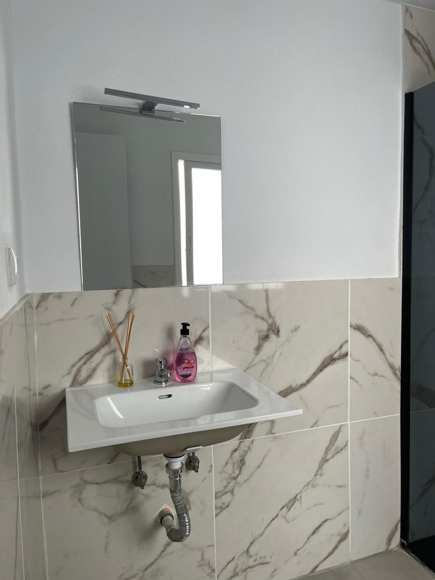 Hostal Santa Calma Марбелья Экстерьер фото